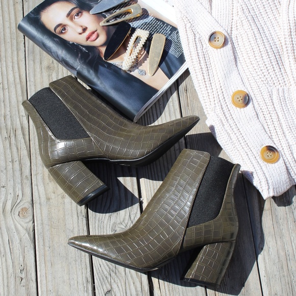 🚨//Fall Must Haves// Croco print Bootie - Picture 6 of 8